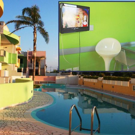 Con PISCINA e GARAGE a 300 m da spiaggia e centro Torre dell'Orso Esterno foto