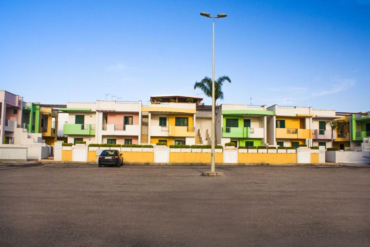 Con PISCINA e GARAGE a 300 m da spiaggia e centro Torre dell'Orso Esterno foto