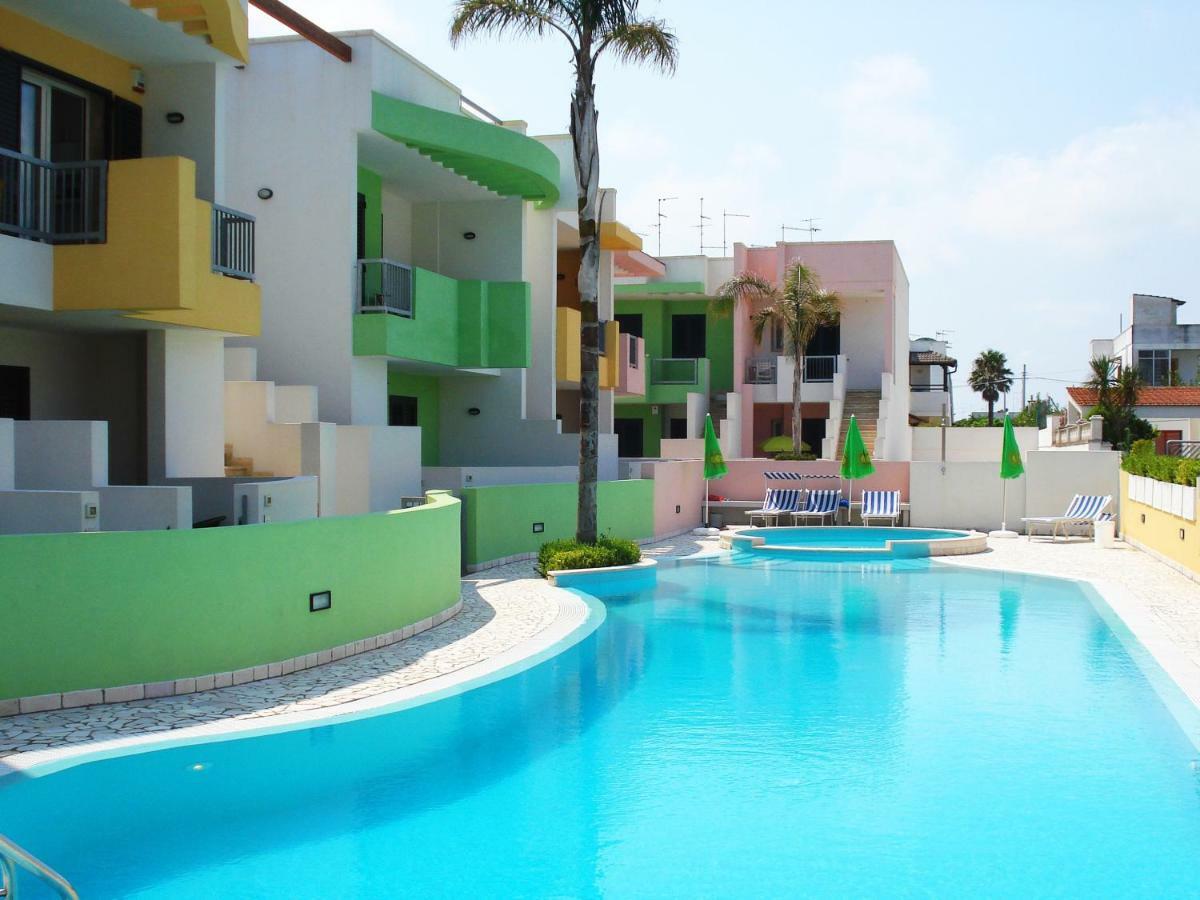 Con PISCINA e GARAGE a 300 m da spiaggia e centro Torre dell'Orso Esterno foto